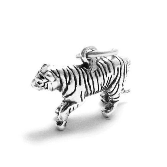 TIGER ON THE PROWL CHARM IN 3D STERLING SILVER. - Picture 1 of 1